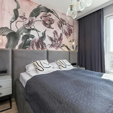 Appartement Prestigious With Parking In By Renters