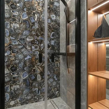 Appartement Prestigious With Parking In By Renters