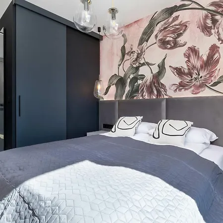 Appartement Prestigious With Parking In By Renters