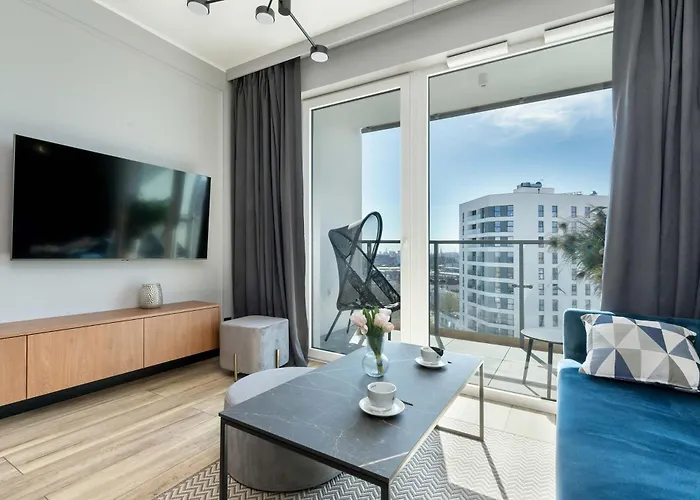 Prestigious With Parking In By Renters 아파트