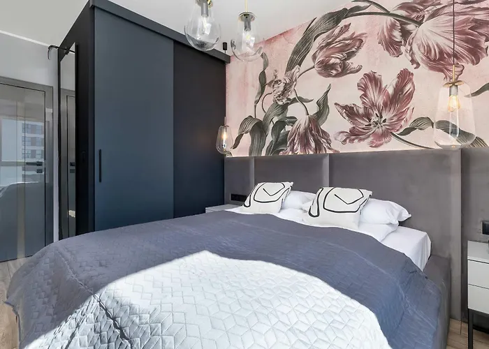 아파트 Prestigious With Parking In By Renters