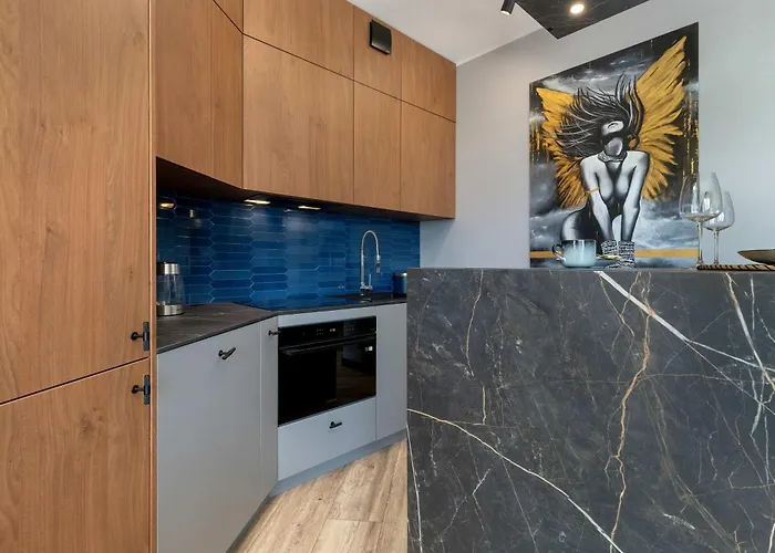 Prestigious With Parking In By Renters 아파트 *