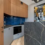 Prestigious With Parking In By Renters Διαμέρισμα *
